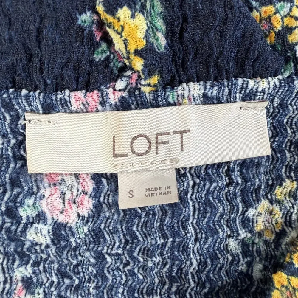 LOFT Women's Small Navy Blue Floral Puff Sleeve V-Neck Blouse Top Textured